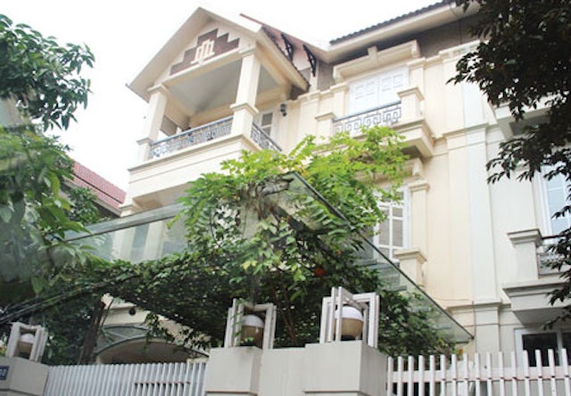 Uỷ viên Bộ Chính trị, Ban Bí thư được bố trí ở biệt thự 500m2 - 1 Biệt thự công loại A cũng được giới hạn mức xây dựng không quá 3 tầng nhà.