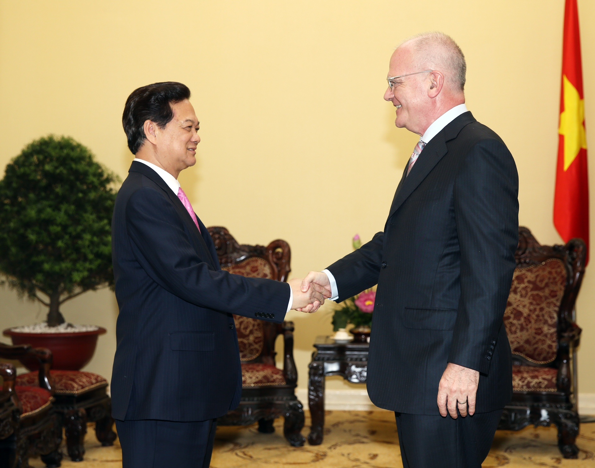 EU tăng 32% ODA cho Việt Nam trong 7 năm tới - 1 Thủ tướng Nguyễn Tấn Dũng tiếp ông Franz Jessen, Đại sứ, Trưởng phái đoàn EU tại Việt Nam.