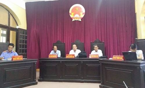Vụ “phơi” nắng bị cáo tại toà: Tuyên trả hồ sơ điều tra lại vụ án - 1 TAND huyện Quốc Oai quyết định trả hồ sơ vụ án Cố ý gây thương tích với bị cáo Vương Xuân Khích.