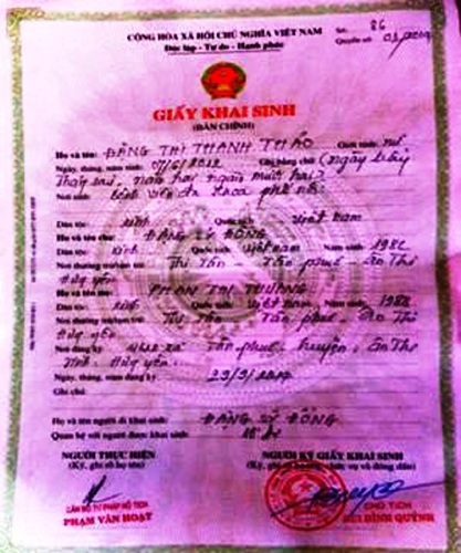 Hưng Yên: Người dân khốn khổ vì văn bản chỉ đạo “lạ lùng” của Phó chủ tịch huyện - 3 Giấy khai sinh được cấp sau khi đứa trẻ chào đời được 3 năm.