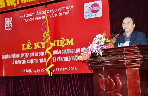  Nhà thơ Trần Đăng Khoa đã đánh giá: Văn học và Tuổi trẻ là một tờ báo công phu, rất thú vị.