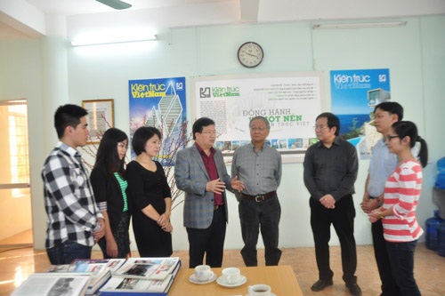 Kỷ niệm 20 năm ngày thành lập Tạp chí Kiến trúc Việt Nam - 1 Ban biên tập Tạp chí KTVN tiếp Bộ trưởng Bộ Xây dựng Trịnh Đình Dũng.