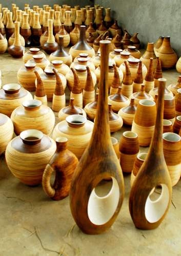 Các sản phẩm gốm quấn mây chuẩn bị được xuất khẩu ra nước ngoài.