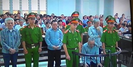 Các bị cáo lừa hơn 100 tỷ của người dân lĩnh án.