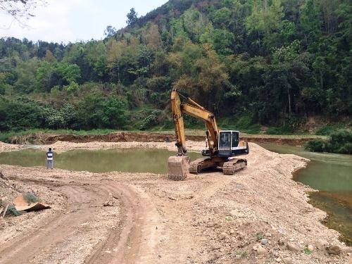 Cao Bằng: Sông Hiến bị cày xới tan hoang, nhiều hộ dân đồng loạt kêu cứu - 1 Sông Hiến bị cày xới tan hoang, nhiều hộ dân đồng loạt kêu cứu.