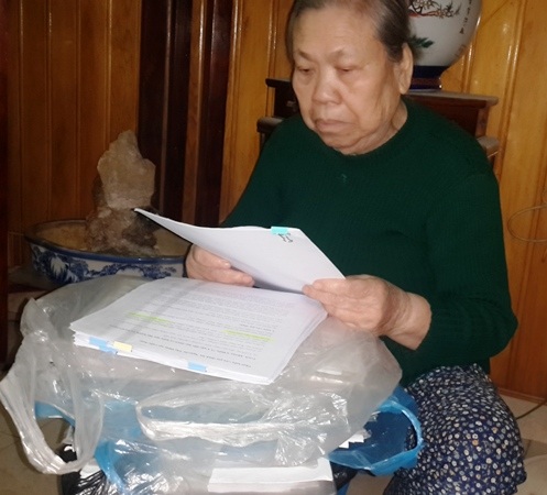 Bài 2: “Chi cục Thi hành án quận Ba Đình có dấu hiệu xâm phạm quyền lợi công dân” - 1 Bà Nguyễn Thị Dăm khiếu nại Chi cục Thi hành án quận Ba Đình.