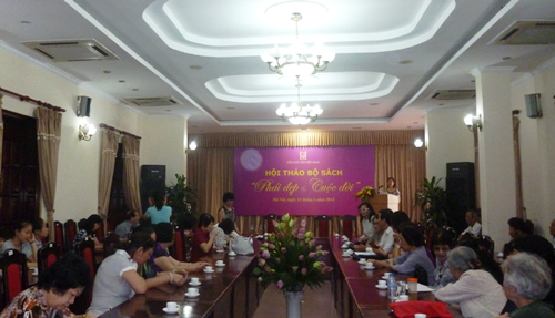 Phái đẹp, cuộc đời và cây bút... - 1 Cuộc hội thảo thu hút sự chú ý của dư luận.