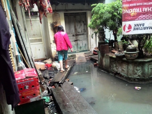 Báo Thanh tra: Yêu cầu xử lý tình trạng ô nhiễm tại “xóm nước cống” - 1 Hà Nội: Yêu cầu xử lý tình trạng ô nhiễm tại “xóm nước cống”