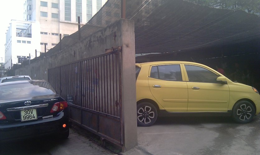 Quyết định thu hồi 5 bìa “sổ đỏ”, UBND quận Cầu Giấy bị người dân khiếu kiện - 1 Khu đất đã được cấp sổ đỏ nhưng sau đó bị UBND quận Cầu Giấy quyết định thu hồi.