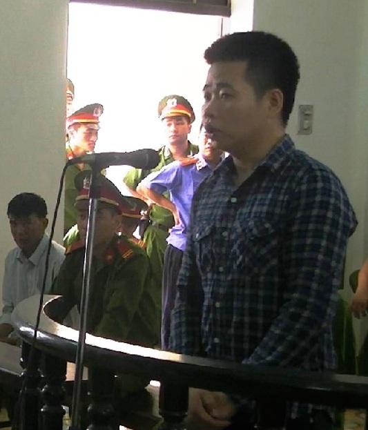Vụ án “chiếc dùi đục tưởng tượng”: Kết luận giám định thương tật cũng là sản phẩm…tưởng tượng? - 3 Bị cáo Đàm Thuận Thao bị quy kết cố ý gây thương tích bằng một chiếc dùi đục...tưởng tượng?