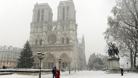 Báo nước ngoài bình chọn Phú Quốc là điểm đến hấp dẫn mùa đông - 1 Thủ đô Paris hấp dẫn du khách vào mùa đông với mức giá cả hợp lý nhất so với
trong năm