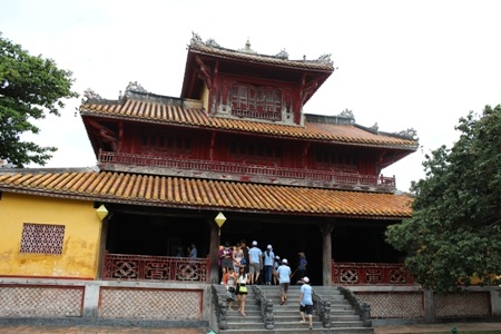 Doanh nghiệp lại “nhức đầu” về phí thăm quan