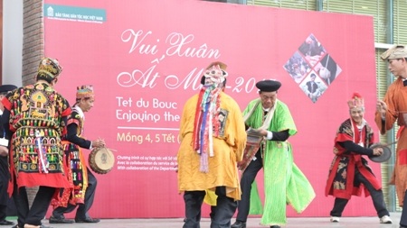 Các lễ cưới của
người Dao cũng được tái hiện ngay giữa lòng thủ đô dịp tết năm nay