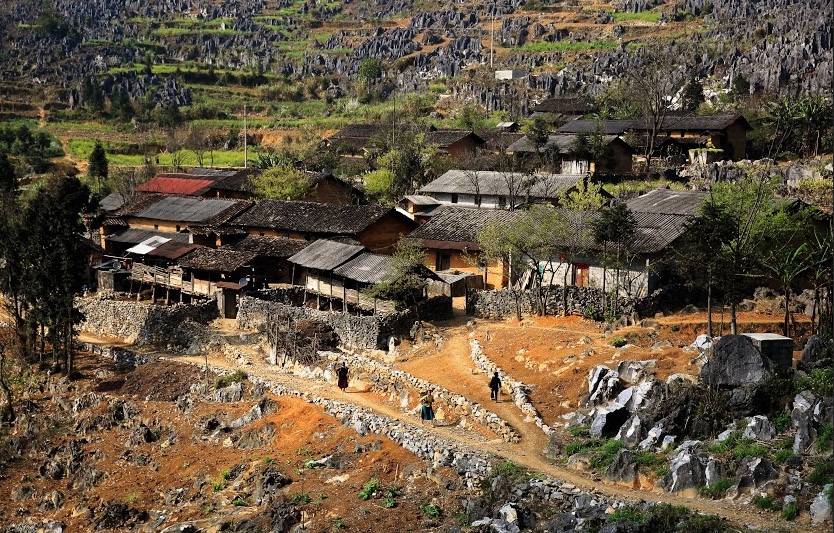 Khám phá ngôi nhà "ấm về đông, mát về hè" trên cao nguyên đá Đồng Văn - 17 Vẻ đẹp của đá núi yên bình ngày xuân.