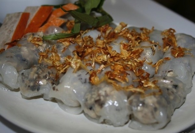 Buổi trưa lang thang ở Hà Thành nên thử món gì - 2 Bánh cuốn nhân thịt món ngon cho ngày đông Hà Nội (ảnh: VTV).