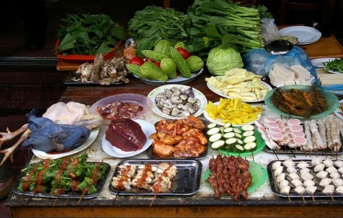 Những món ngon phải thử khi đến Sa Pa - 8 Đồ nướng Sapa rất đa dạng với đủ loại cho bạn chọn.