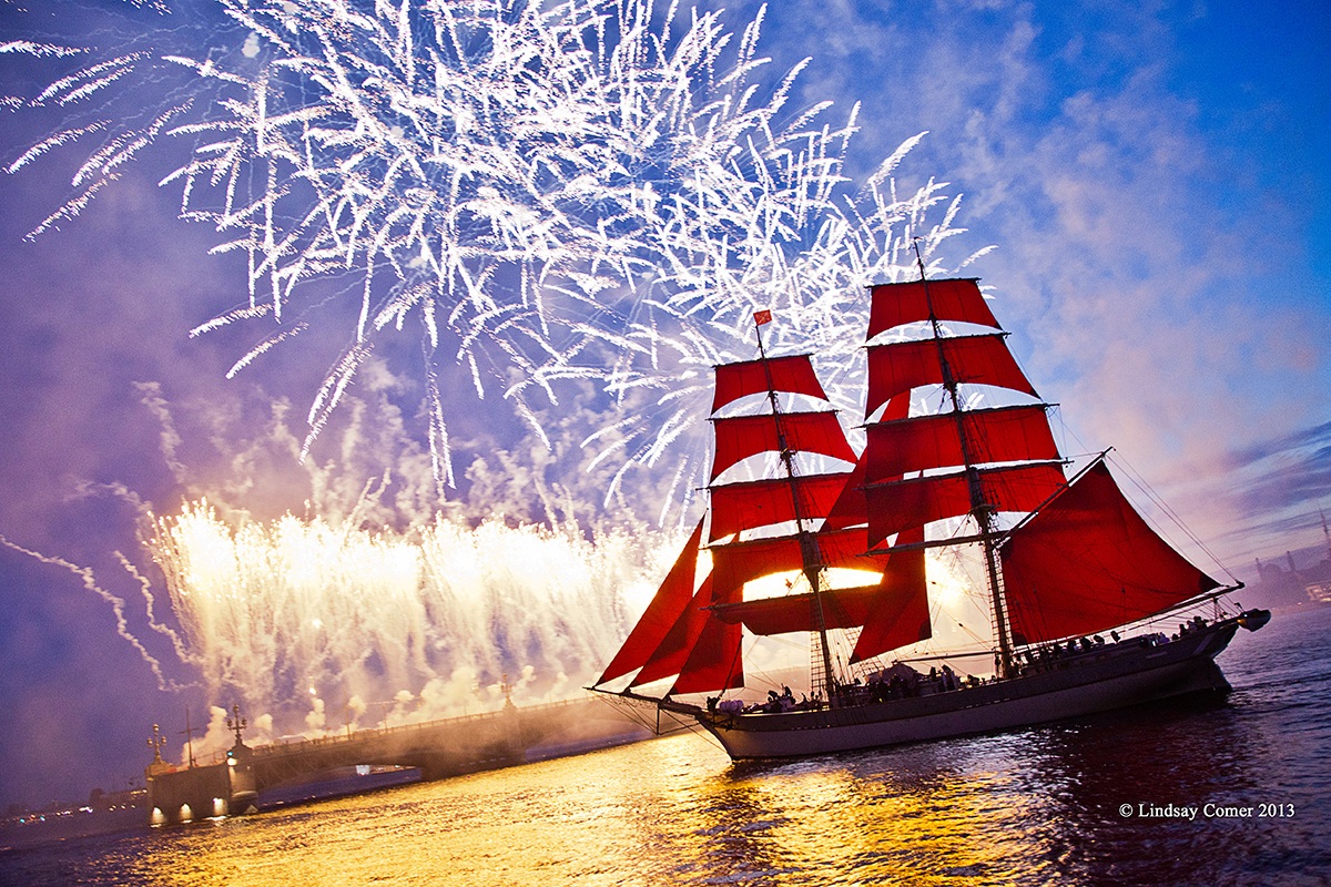 Lễ hội đêm trắng ấn tượng thu hút hàng triệu du khách đến Nga mỗi năm.