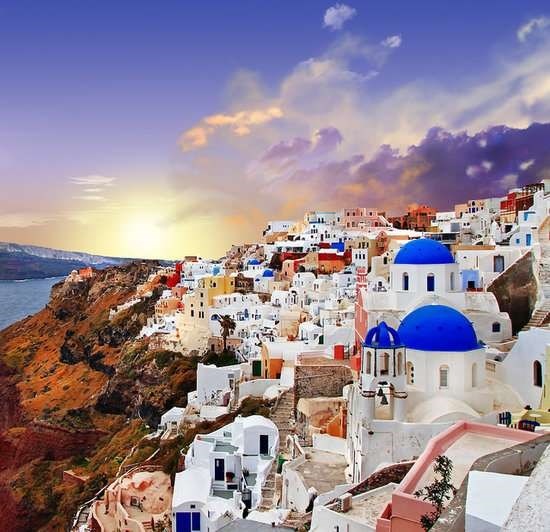 Ngắm mặt trời lặn ở Santorini, Hy Lạp. (Nguồn: Shutterstock)