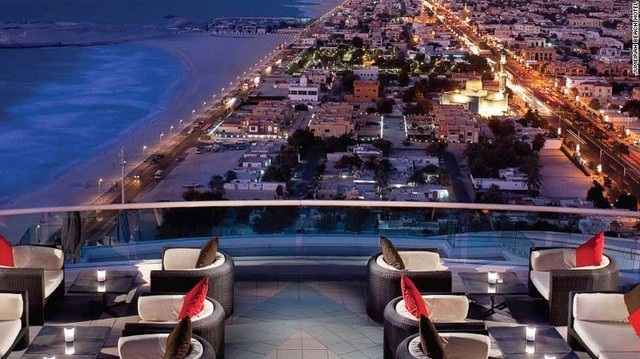 30 quán bar khách sạn lý tưởng cho kỳ nghỉ của bạn - 14 Quán bar Chandelier ở Cosmopolitan (Las Vegas) lung linh trong ánh đèn chùm