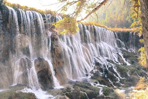 Cửu Trại Câu - "Thiên đường của hạ giới" - 4 Những thác nước hùng vĩ cùng những sắc màu dường như chỉ có trong trí tưởng tượng của các họa sĩ.