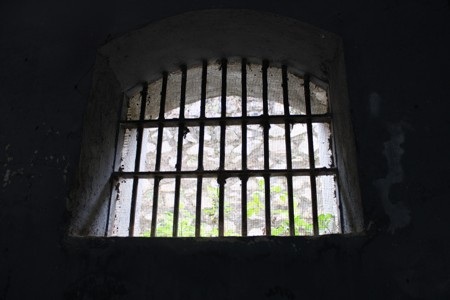 Vào mùa hè, các phòng giam nơi đây g