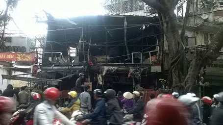 Ngôi nhà bị thiêu rụi sau khoảng 30 phút.