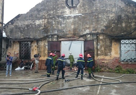 Cháy lớn trong khuôn viên Trung tâm khí tượng thủy văn quốc gia - 3 Nguyễn Dương
