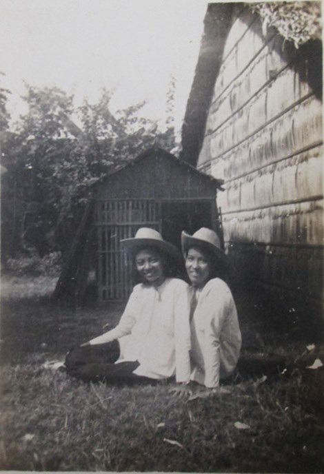 Bà Đỗ Thị
Kim Chi (bên trái) tại căn cứ Chiến khu D - Ảnh nhân vật cung cấp