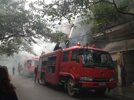 Đang cháy lớn trong phố cổ Hà Nội