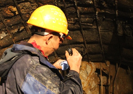 Hình ảnh mới nhất vụ sập hầm thủy điện khiến 12 công nhân mắc kẹt - 8 Hình ảnh mới nhất vụ sập hầm thủy điện khiến 12 công nhân mắc kẹt