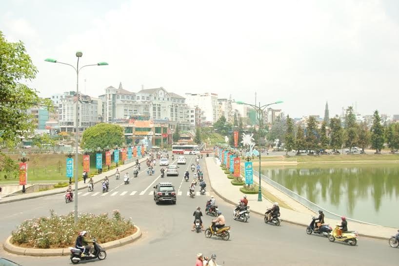 Lâm Đồng mít tinh kỷ niệm 40 năm giải phóng - 2 Lâm Đồng mít tinh kỷ niệm 40 năm giải phóng