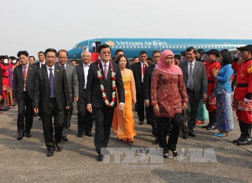 Chủ tịch nước đến Jakarta dự Hội nghị Cấp cao Á-Phi - 2 Chủ tịch nước đến Jakarta dự Hội nghị Cấp cao Á-Phi