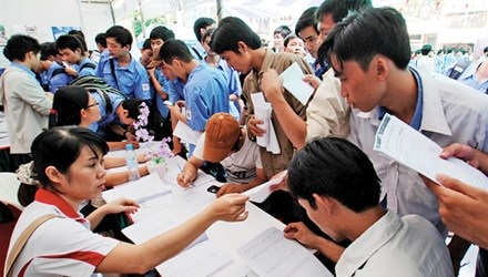 Ly hương tìm việc ngày tết - 1 Nhộn nhịp hội chợ việc làm