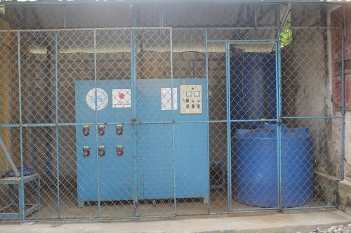 Máy lọc nước vẫn đang “nằm” im sau
khóa sắt