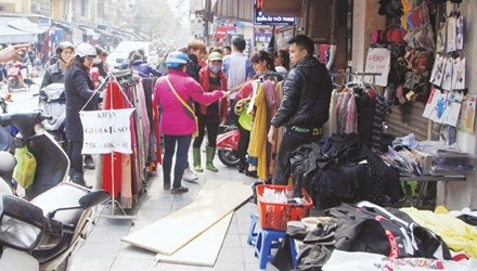 Ai trục lợi vỉa hè Hà Nội? - 1 Ai trục lợi vỉa hè Hà Nội?