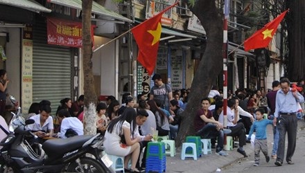 Ai trục lợi vỉa hè Hà Nội?- Bài 3: Nương tay hay "bảo kê"? - 1 Ai trục lợi vỉa hè Hà Nội?- Bài 3: Nương tay hay bảo kê?