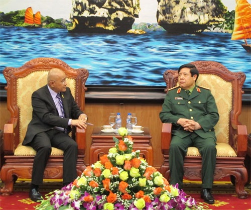 Đại tướng Phùng Quang Thanh tiếp ngài Hô-nô-ri-ô A-giơ-ku-ét-ta.