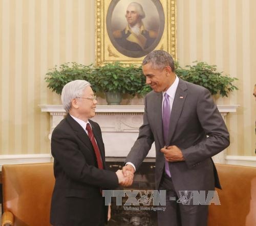 Tổng Bí thư Nguyễn Phú Trọng hội đàm với Tổng thống Barack Obama - 2 Hai nhà lãnh đạo bắt tay trước khi bước vào cuộc hội đàm tại phòng Bầu dục