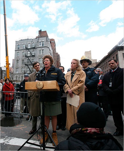 Quan chức xứ người từ chức vì sập cần cẩu