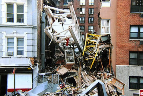 Vụ sập cần cẩu làm 7
người thiệt mạng năm 2008 tại New York. Ảnh: nydailynews