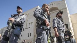 An ninh được thắt chặt quanh giáo đường ở khu vực Har Nof, ngoại ô phía Tây thánh địa Jerusalem.