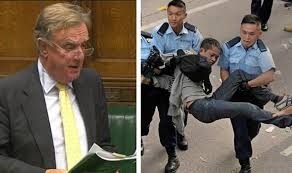 Anh-Trung leo thang căng thẳng vì vấn đề Hồng Kông - 1 Hạ nghị sĩ Anh Richard Ottaway yêu cầu họp khẩn về căng thẳng ở Hồng Kông.