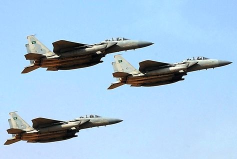 Liên quân Arập Xêút oanh tạc sân bay quốc tế Yemen - 1 Các chiến đấu cơ xuất kích tấn công sân bay quốc tế do phiến quân Houthi kiểm soát (Ảnh: