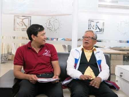 Ông Lê Phước Thiệt đến đăng ký dự thi cao học tại ĐH Duy Tân (Đà Nẵng)