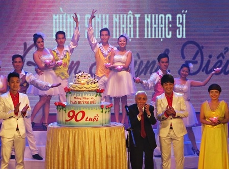 Đêm nhạc Còn mãi tình yêu mừng sinh nhật nhạc sĩ Phan Huỳnh Điểu tại Đà Nẵng