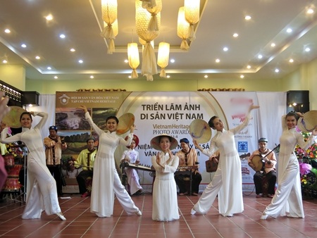 Triển lãm ảnh Di sản Việt Nam 2014 tại Làng lụa Hội An vừa khai mạc trong ngày 2/12