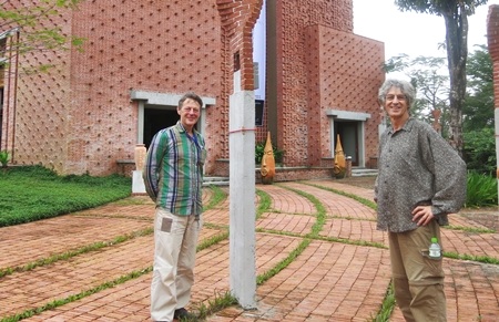 Bộ đôi nghệ sỹ được giới thiệu là sự cộng tác giữa hai cá tính sáng tạo nghệ thuật khác biệt nhau