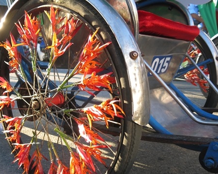 Nguyên vật liệu trang trí xích lô hoa được quy định là phải thân thiện với môi trường