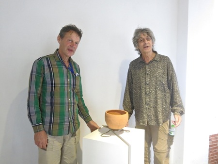 Khi bắt tay vào sáng tạo, Bert và Douwe nói rằng không có một định hướng chủ đề nào cho tác phẩm