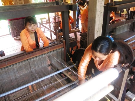 Dệt lụa truyền thống Quảng Nam với khung cửi Cửu Diễn